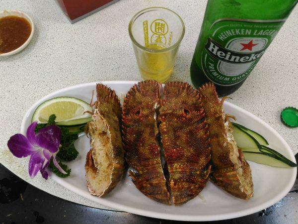 台湾・旗津港の海鮮料理店で「しゃこ頭」エビの一種なのかな？